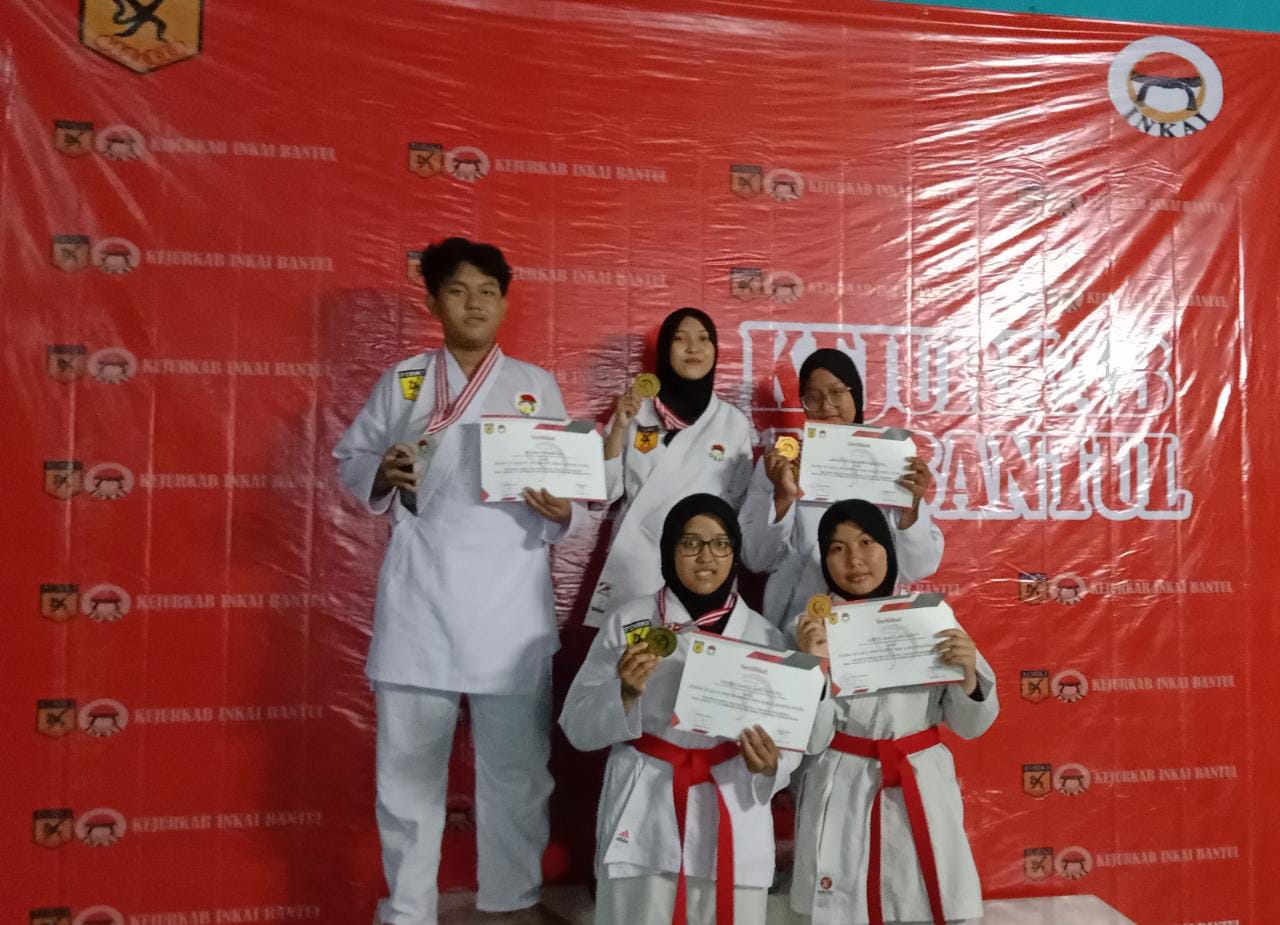 Siswa MAN 4 Bantul Raih Ragam Medali dalam Kejurkab Karate OPEN Inkai